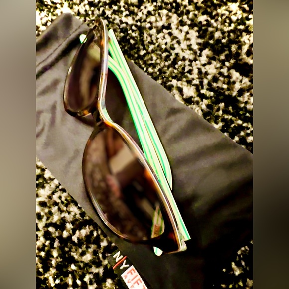 RALPH LAUREN || Cat-Eye Prescription Sunglasses in Tortoise + Green Stripe - Picture 6 of 8